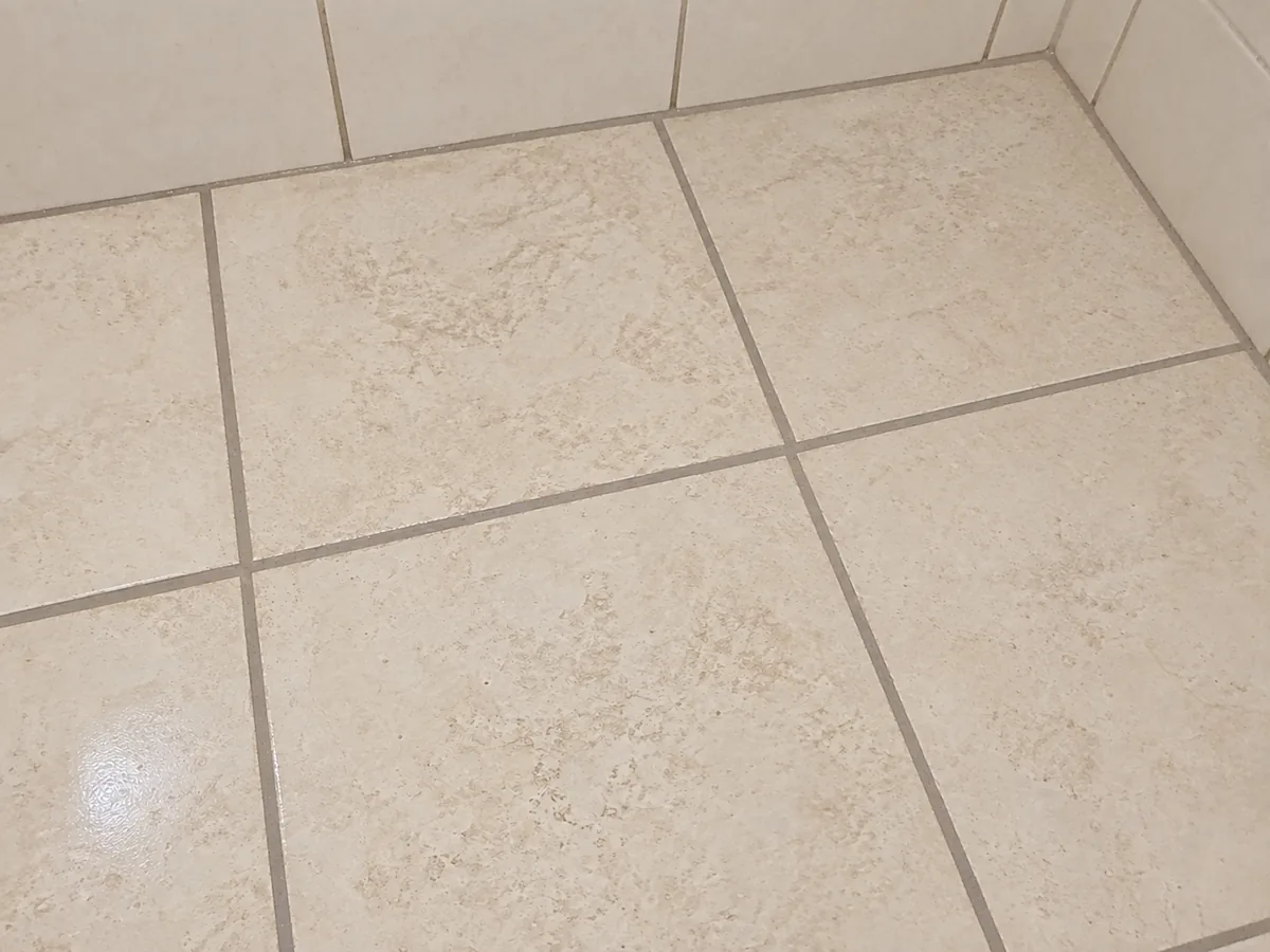 Piso depois da limpeza com Casa Mop+